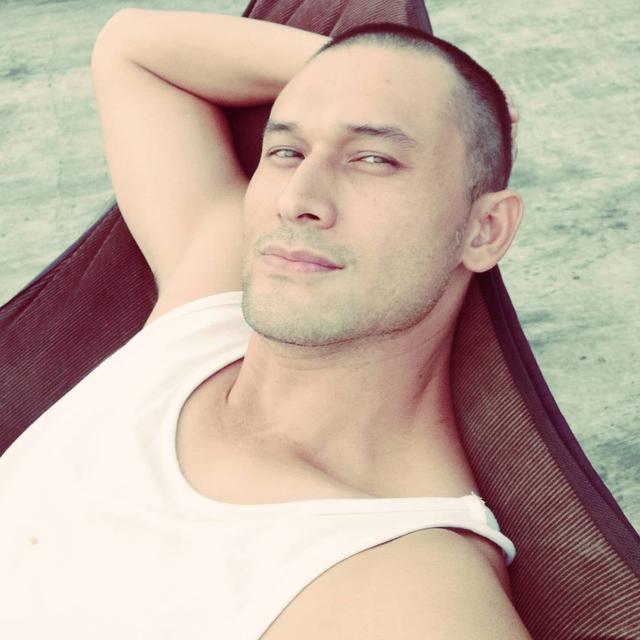 Bikin Pangling, Ini 5 Potret Terbaru Indra Brugman Tampil Botak