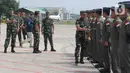 Sebanyak 900 unit payung udara orang dan barang dibawa menggunakan pesawat Hercules C-130J. (merdeka.com/Imam Buhori)