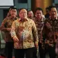 Menristek dan Kepala Badan Riset Inovasi Nasional Bambang Brodjonegoro (tengah) saat menghadiri Indonesia BusinessNews Award 2019 di Jakarta, Rabu (6/11/2019). Sebanyak 37 perusahaan meraih penghargaan Indonesia BusinessNews Award 2019. (Liputan6.com/Faizal Fanani)