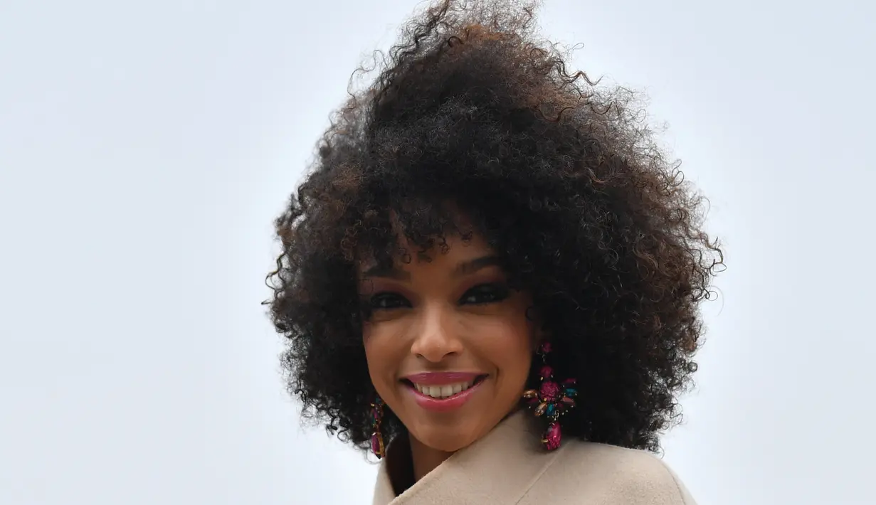 Kontestan Miss World 2019 dari Prancis Ophely Mezino saat pemotretan untuk festival Miss World ke-69 di London (21/11/2019). 120 perwakilan nasional dari seluruh dunia akan bersaing memperebutkan mahkota Miss World ke-69 di London, dengan final berlangsung 14 Desember. (AFP/Ben Stansall)