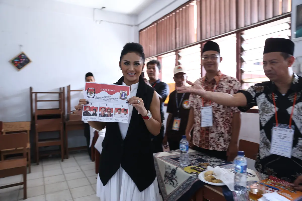 Ini Harapan Krisdayanti kepada pasangan calon Gubernur yang terpilih dalam Pilkada DKI 2017. (Nurwahyunan/Bintang.com)