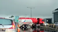Truk Melintang di Tol Pulomas, Lalu Lintas ke Priok Macet Parah