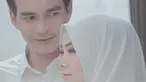 Hampir dua tahun melewati hari tanpa pendamping, Teddy Syach memutuskan untuk kembali melanjutkan hidup dengan menikahi seorang gadis pujaannya. Seperti diketahui, sang istri Rina Gunawan telah meninggal dunia karena Covid-19 pada 2 Maret 2021. (Liputan6.com/IG/@nitanitnot02)