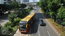 Suasana jalanan di Jakarta lenggang, Rabu (09/12). Hal ini karena adanya hari libur nasional dan Pilkada di beberapa daerah. (Liputan6.com/Gempur M Surya)