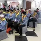 Kedatangan calon jemaah haji di Asrama Haji Pondok Gede tersebut untuk transit beristirahat sebelum diberangkatkan menuju Tanah Suci melalui Bandara Internasional Soekarno-Hatta. (Liputan6.com/Herman Zakharia)