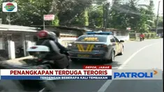 Densus 88 tangkap terduga teroris di depan kantor Kelurahan Mekarjaya, Sukmajaya, Depok.