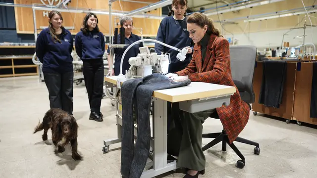 Kado Manis Kate Middleton untuk William, Dibuat Langsung di Pabrik Jeans Favorit Meghan Markle