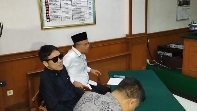 Desta menghadiri persidangan cerai dengan Natasha Rizky (Liputan6.com - M Altaf Jauhar)