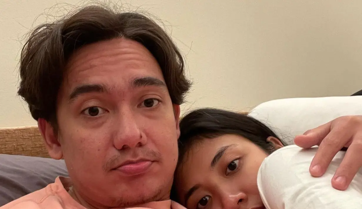 <p>Potret romantisme Adipati Dolken dan Canti Tachril (foto: instagram adipati)</p>