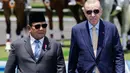 Upacara dimulai dengan pemutaran lagu kebangsaan dari kedua negara. (YASUYOSHI CHIBA/AFP)