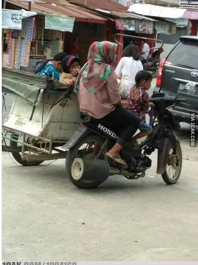 Modifikasi Nyeleneh Knalpot Sepeda Motor Ini Bikin Tepuk Jidat