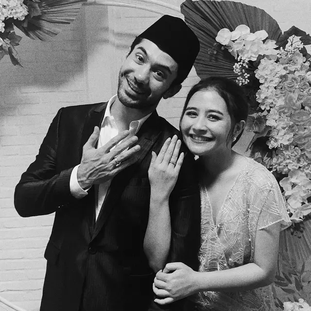 Pamer Cincin, Ini 7 Momen Kebersamaan Prilly Latuconsina dan Reza Rahadian