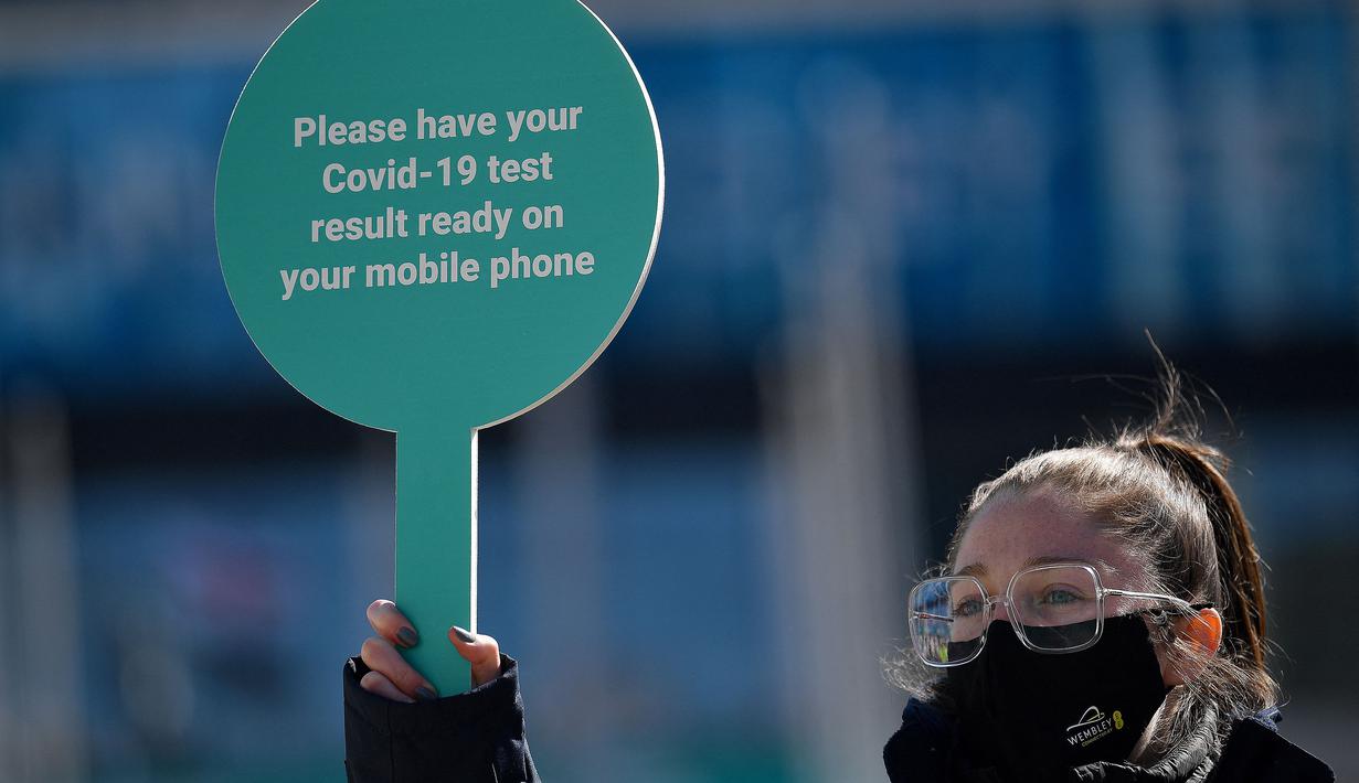 Suporter yang ingin menghadiri partai final Carabo Cup antara Manchester City dan Tottenham harus memberikan bukti tes virus corona negatif dalam waktu 24 jam sebelum pertandingan. (Foto: AFP/Pool/Ben Stansall)
