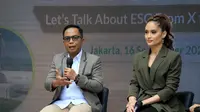 Direktur Kepatuhan BRI Ahmad Solichin Lutfiyanto bersama Brand Ambassador BRI, Cinta Laura Kiehl.