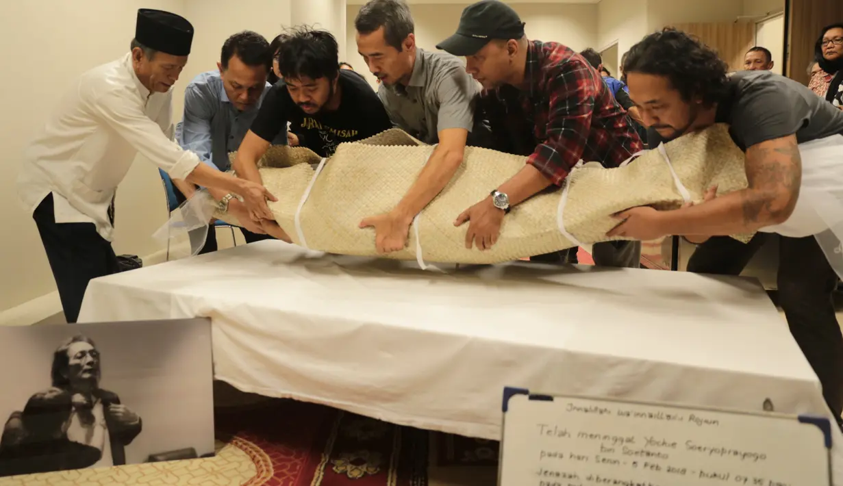 Yockie Suryo Prayogo, hembuskan napas terakhir setelah menderita penyakit komplikasi dan menjalani perawatan di rumah sakit dalam waktu yang cukup lama.  (Adrian Putra/Bintang.com)