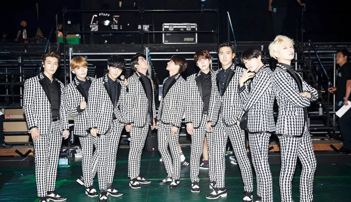 Selain itu, mereka juga sibuk mempromosikan subunit mereka, D&E di Jepang. "Aku akhir-akhir ini sedang mempromosikan Super Junior D&E dengan Eunhyuk. Tapi tahun ini aku akan promosi Super Junior dan D&E," ujar Donghae. (Foto: Soompi.com)