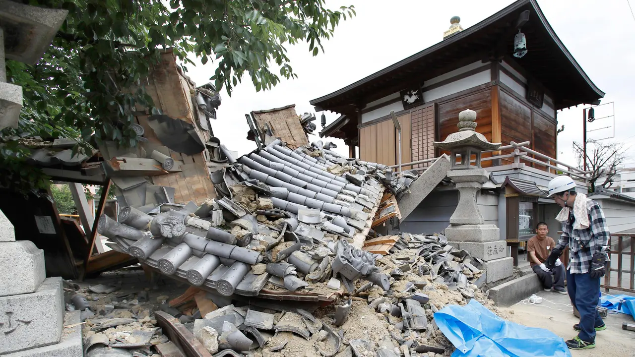 Dampak Kerusakan Akibat Gempa 6,1 SR di Osaka