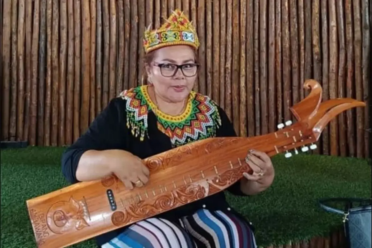 Berseteru dengan Inara Rusli, Ini 6 Potret Eva Manurung Ibunda Virgoun