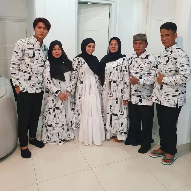 6 Momen Kumpul Keluarga Besar Lesty Kejora dan Rizky Billar, Makin Serius