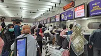 Suasana Bandara Internasional Soekarno Hatta pada musim mudik Lebaran 2022, Rabu (27/4/2022). (Liputan6.com/Pramita Tristiawati)