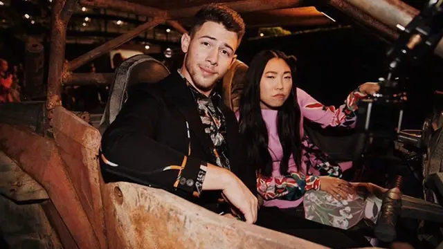 6 Pesona Awkwafina, Aktris Berdarah Asia Pertama yang Menangkan Golden Globe 2020
