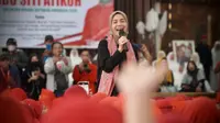 Istri Calon Presiden nomor urut tiga Ganjar Pranowo, Siti Atikoh mengunjungi Pondok Pesantren (Ponpes) Albadru Alaina. (Foto: Dokumentasi PDIP).