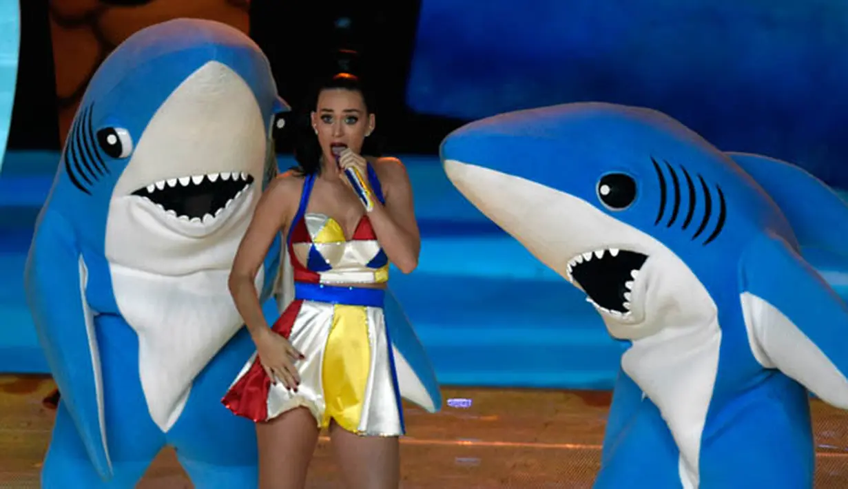 Katy Perry tampil memeriahkan ajang Super Bowl XLIX Halftime Show di University of Phoenix Stadium, Arizona, Amerika Serikat, Minggu (1/2/2015). (Kirby Lee-USA TODAY Sports)
