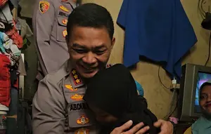 Tangis Ibu dan Pengamen Cilik Pecah Saat Didatangi Polisi