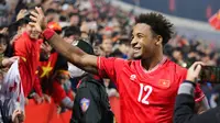 Nguyen Xuan Son setelah pertandingan terakhir penyisihan Grup B Piala AFF 2025 melawan Myanmar di Stadion Viet Tri, Phu Tho, Sabtu (21-12-2024). Pemain naturalisasi itu mencetak empat gol dari lima gol kemenangan Timnas Vietnam di laga ini. (Bola.com/VFF)