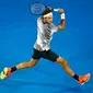 Miliki tubuh sehat dan tangan yang kekar nan atletis seperti petenis profesional berskala dunia Roger Federer.