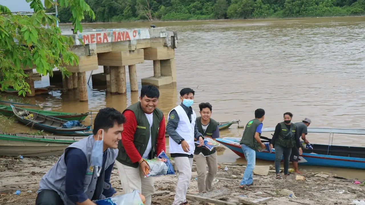 Beras Zakat Fitrah BAZNAS Sampai di Pelosok Tanah Dayak Kalimantan Tengah.