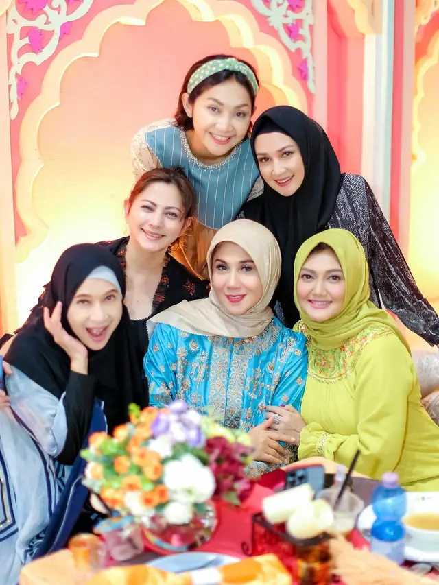 Cut Keke dan sederet artis 1990-an buka puasa bersama (Foto: Instagram/cutkeke_xavier)