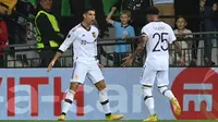 Selebrasi bintang Manchester United (MU), Cristiano Ronaldo (kiri), setelah menjebol gawang Sheriff Tiraspol pada matchday kedua Grup E Liga Europa 2022, di Stadion Zimbru, Chisinau, Moldova, Kamis (15/9/2022). (Daniel Mihailescu/AFP)