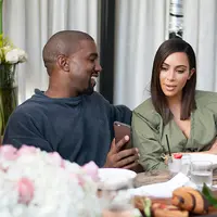 Kim Kardashian akan merayakan empat tahun pernikahan dengan Kanye West. (REX/Shutterstock/HollywoodLife)