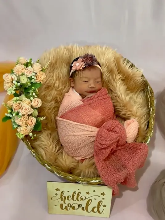 Anak pertama Felicya Angelista dan Hito Caesar (Instagram/felicyangelista_)