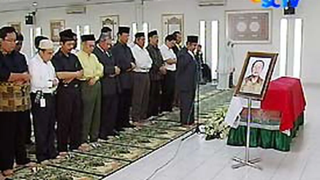 300805aBreak-CakNur.jpg