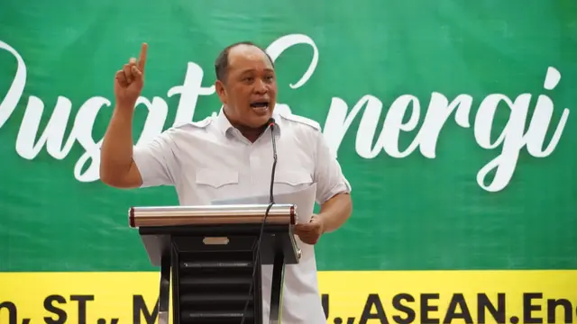 Deklarasi Bupati Konawe Utara Ruksamin sebagai calon Gubernur Sulawesi Tenggara, Selasa (14/3/2023).(Liputan6.com/Ahmad Akbar Fua)