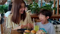 Lee Si Young kerap berbagi momen bersama buah hatinya di media sosial pribadi. (Dok Instagram @leesiyoung38)