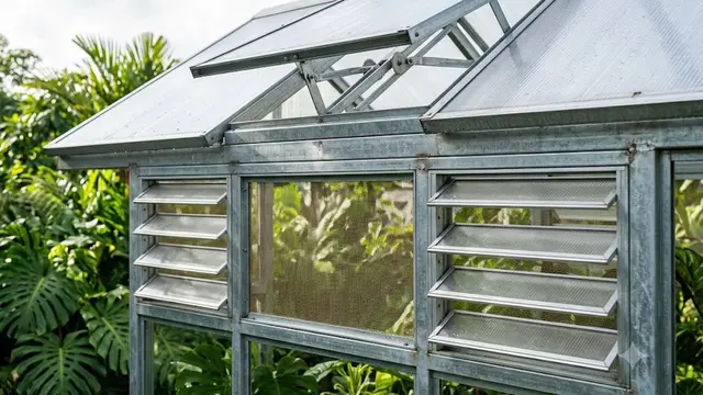 Cara Membuat Greenhouse Mini Tahan Panas dan Hujan