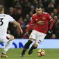 Inter Milan berencana menyelamatkan karier Henrikh Mkhitaryan yang mulai terpinggirkan di Manchester United. (AFP/Lindsey Parnaby)