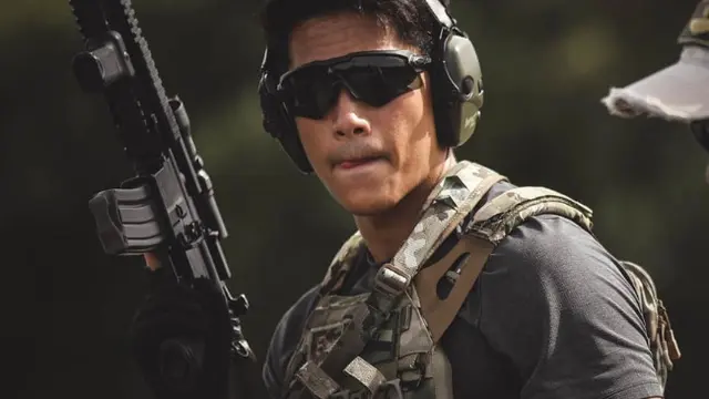Pangeran Brunei Darussalam Abdul Mateen berseragam militer. (Instagram/@tmski)