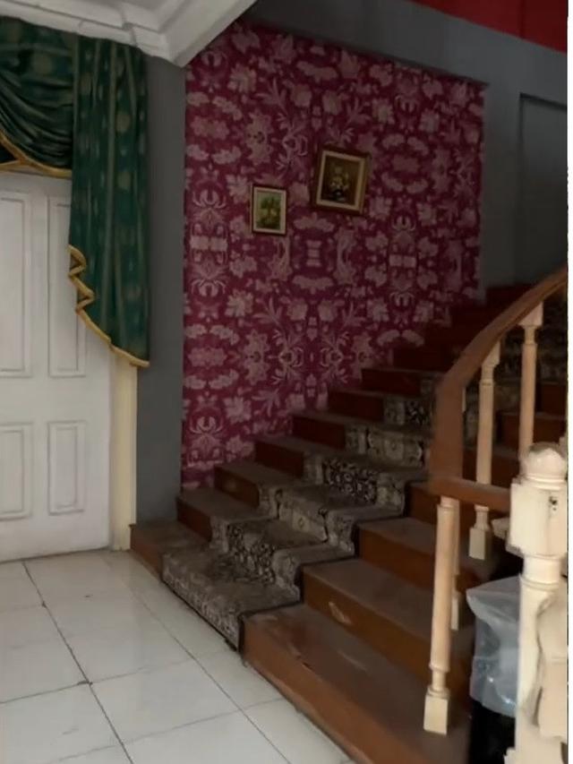 Penampakan rumah merah Genta Buana yang tak terurus lagi