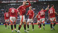 Rasmus Hojlund merayakan golnya saat Manchester United menang atas Brentford di Liga Inggris (AFP)