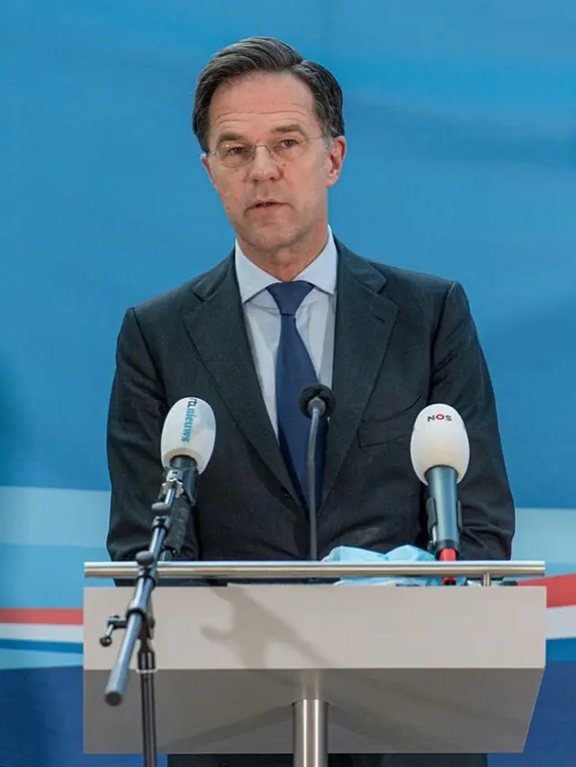 6 Potret Mark Rutte, PM Belanda yang Ramai Disebut Mirip Dr. Strange