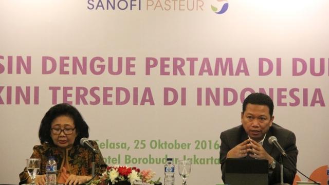 Ketua Indonesian Technical Advisory Group of Immunization (ITAGI) Prof. Dr. dr. Sri Rezeki S. Hadinegoro Sp.A(K) dan General Manager Sanofi Pasteur Indonesia Joko Murdianto