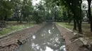 Kondisi Taman Tebet, Jakarta, Rabu (4/11/2020). Pemprov DKI berencana merevitalisasi Taman Tebet menjadi Tebet Eco Garden dengan membuat Infinity Connecting Bridge untuk menghubungkan Taman Tebet Utara dan Taman Tebet Selatan yang selama ini terpisah oleh Jalan Raya Tebet. (merdeka.com/Imam Buhori)