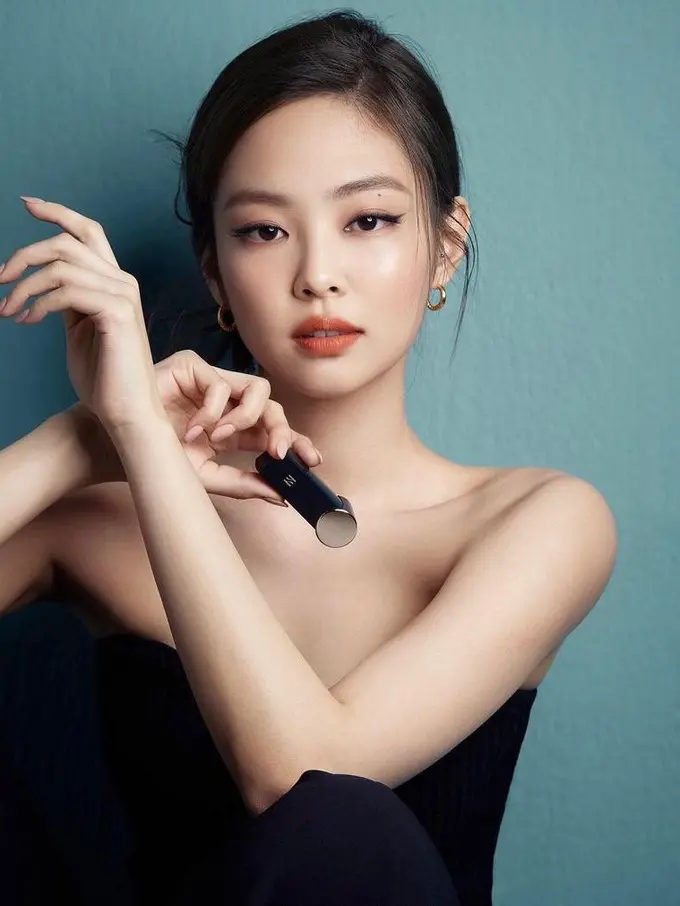 Viral, Aksi Nekat Penggemar Ajak Jennie BLACKPINK Kencan Lewat Baliho Senilai Rp425 juta