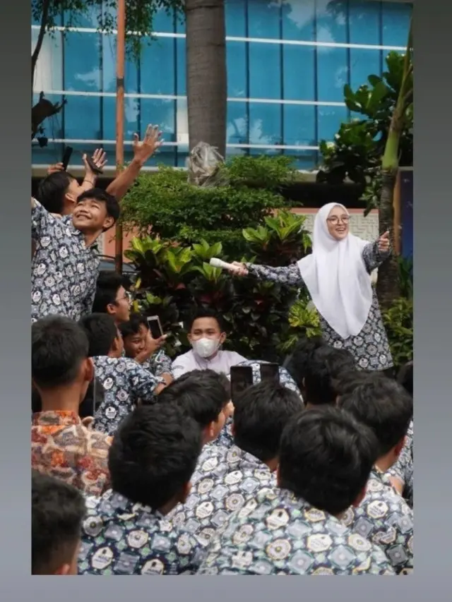 Nissa Sabyan di Pensi MAN 4 Jakarta