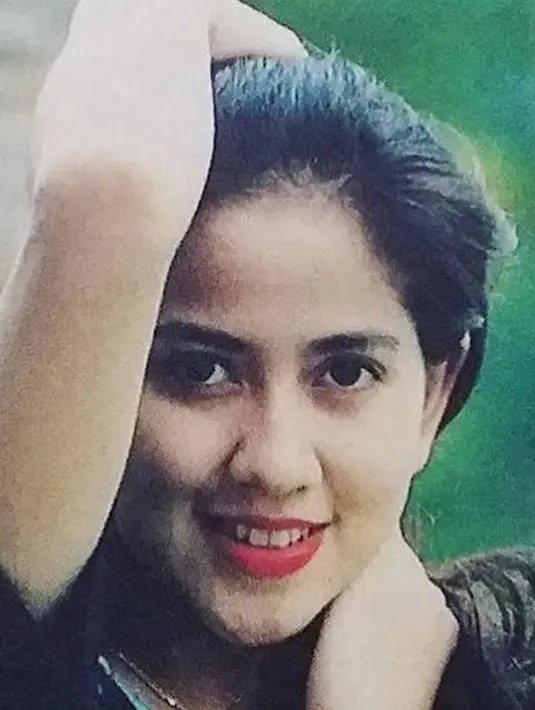 Menjadi cover model majalah sering dilakoni Venna Melinda muda. Ia banting tulang agar bisa survive di dunia selebritas seperti dengan jadi model pemotretan, stripping syuting dan pekerjaan lainnya di era 90-an. (Liputan6.com/IG/vennamelindareal)