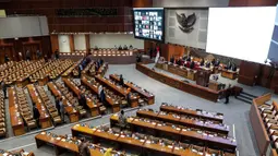 Dalam rapat yang digelar secara hybrid dan dihadiri 76 anggota dewan tersebut, Puan Maharani mendesak agar pemerintah serius menangani kelompok kriminal bersenjata (KKB) Papua serta mempersiapkan diri terkait ancaman La Nina. (Liputan6.com/Faizal Fanani)
